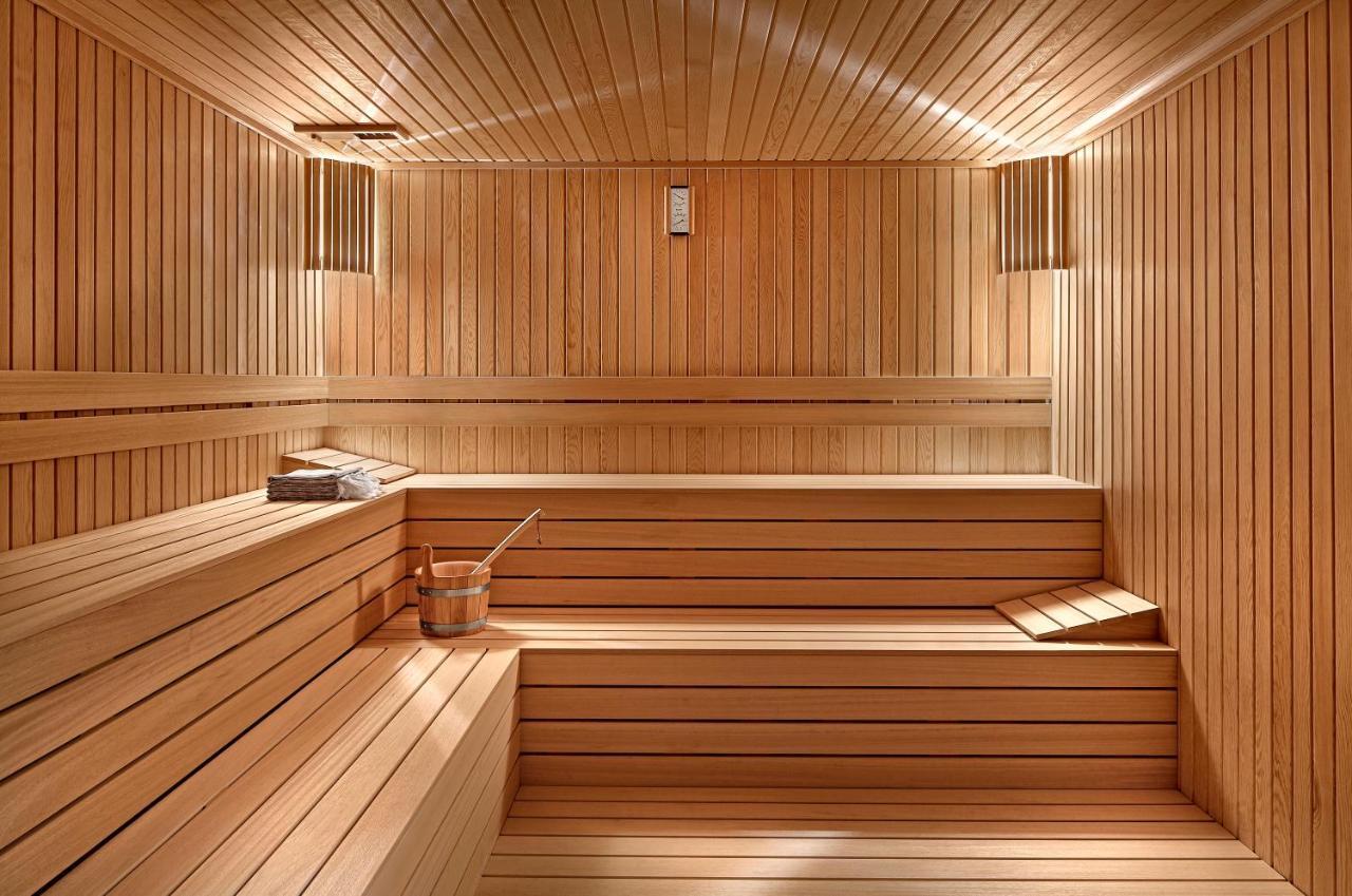 Hotel Wanda Vista Istanbul Exterior foto A modern Finnish sauna
