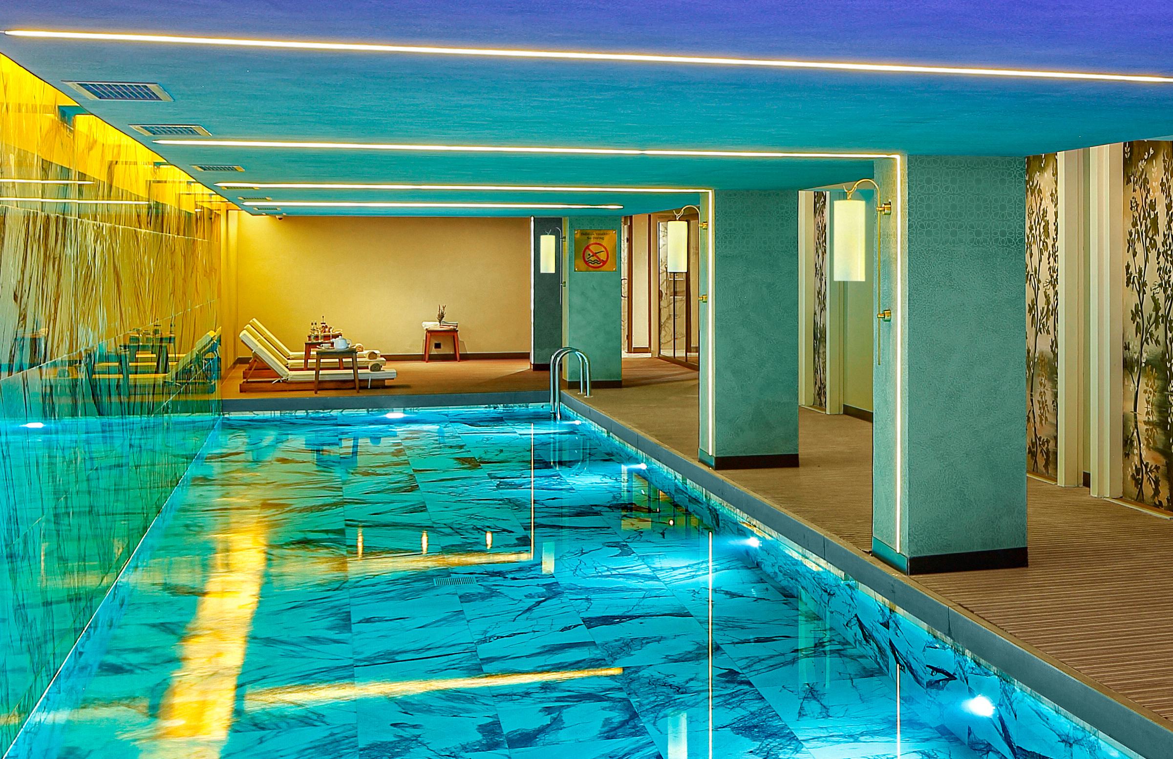 Hotel Wanda Vista Istanbul Exterior foto The swimming pool at the Mandarin Oriental, Munich