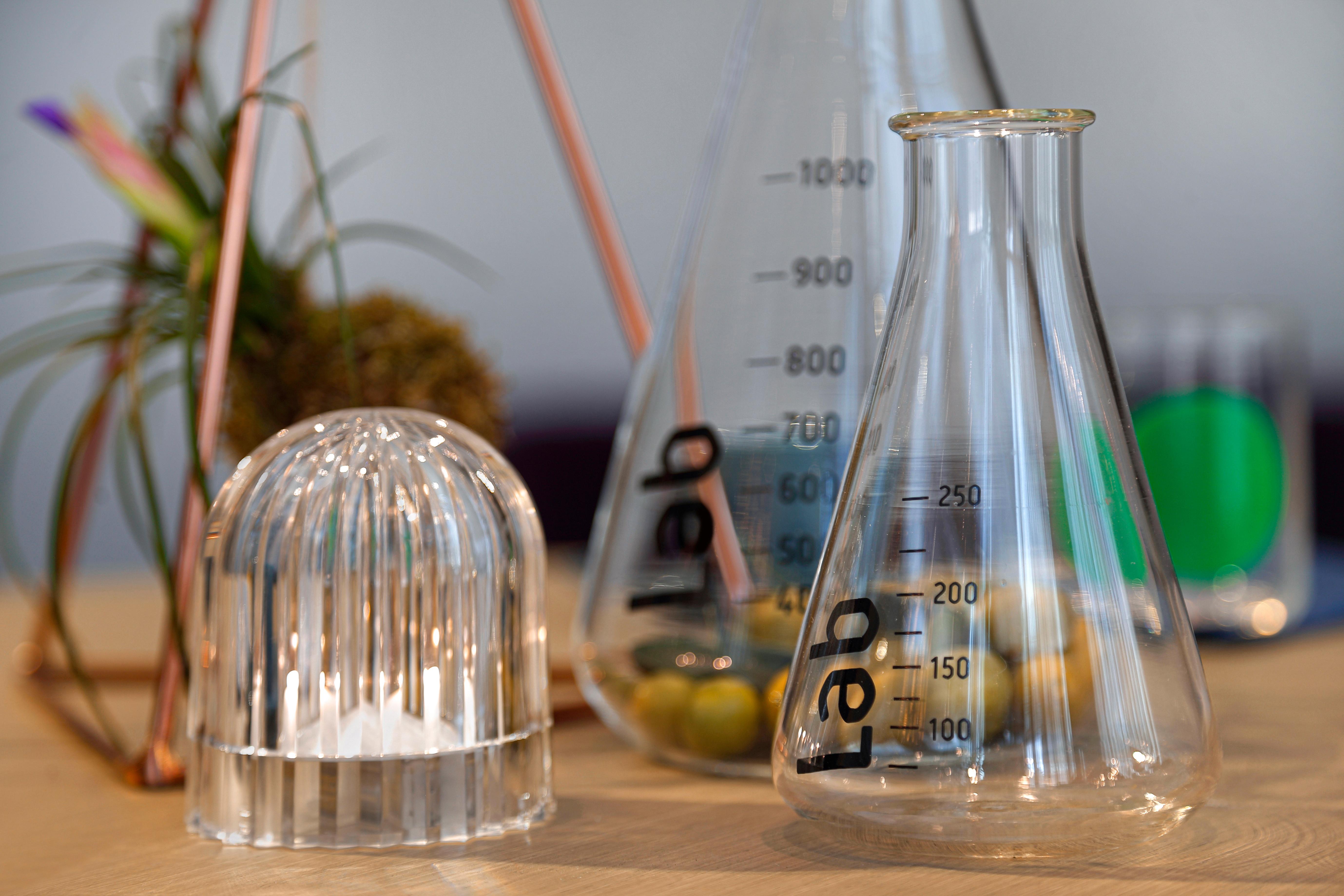 Hotel Wanda Vista Istanbul Exterior foto Laboratory glassware