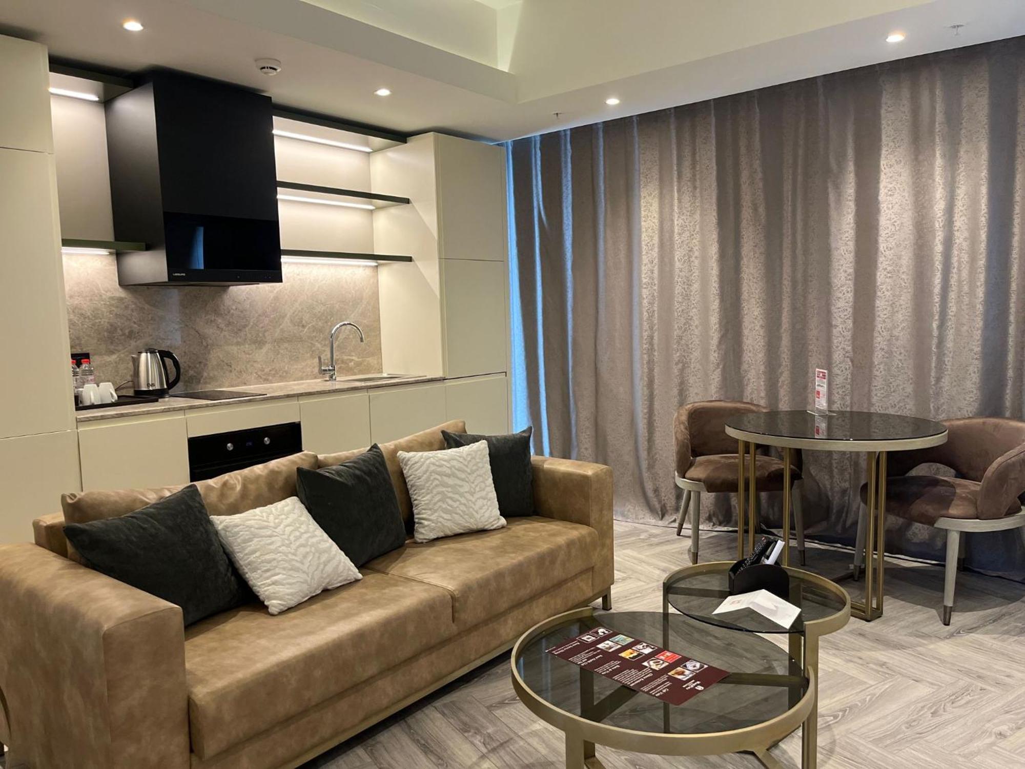 Hotel Wanda Vista Istanbul Exterior foto A living room at the hotel